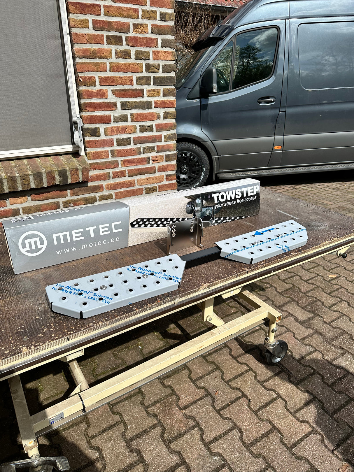 Entry step on towbar medium stainless steel