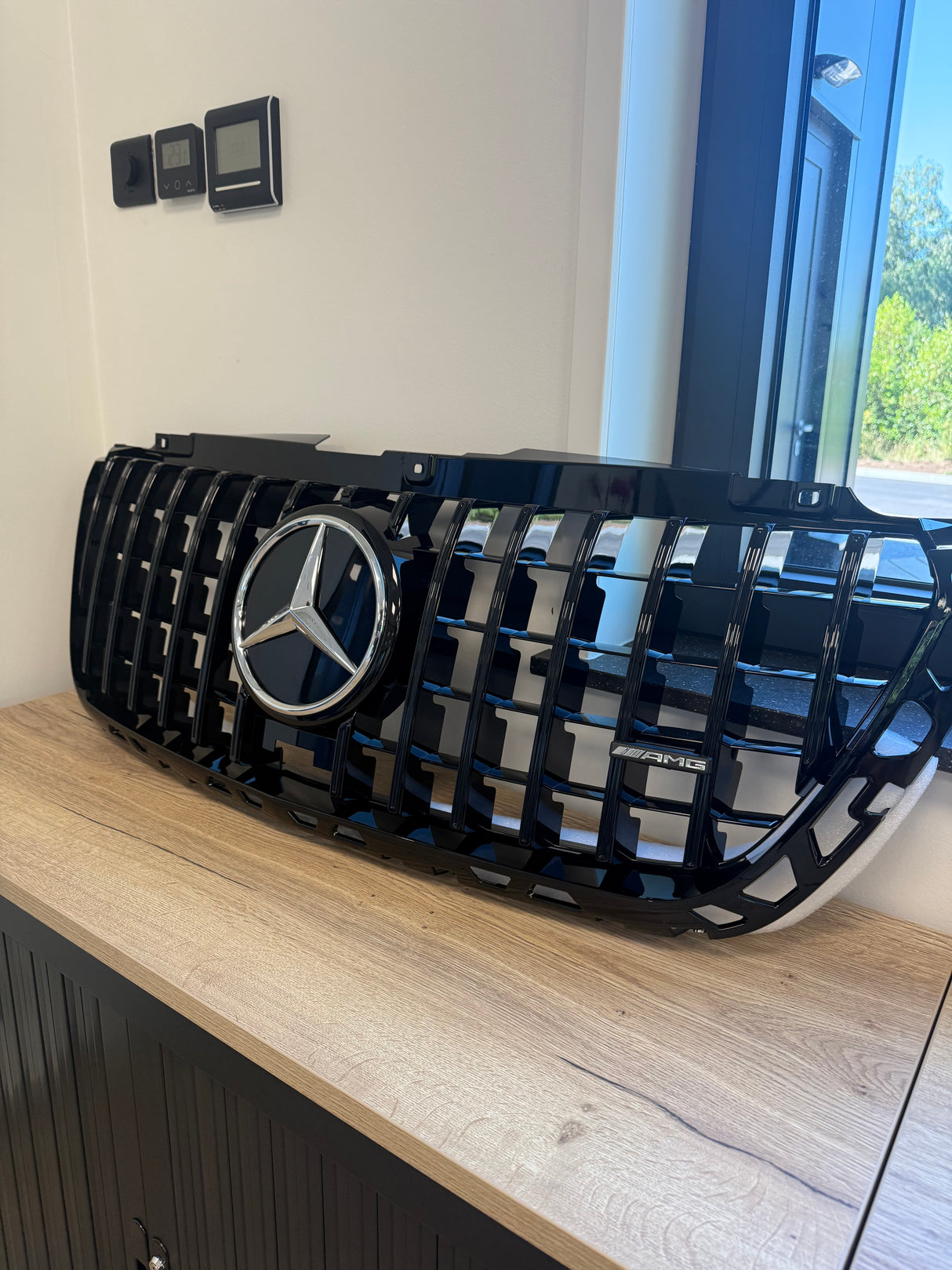 AMG Logo Sprinter 907 AMG Grill
