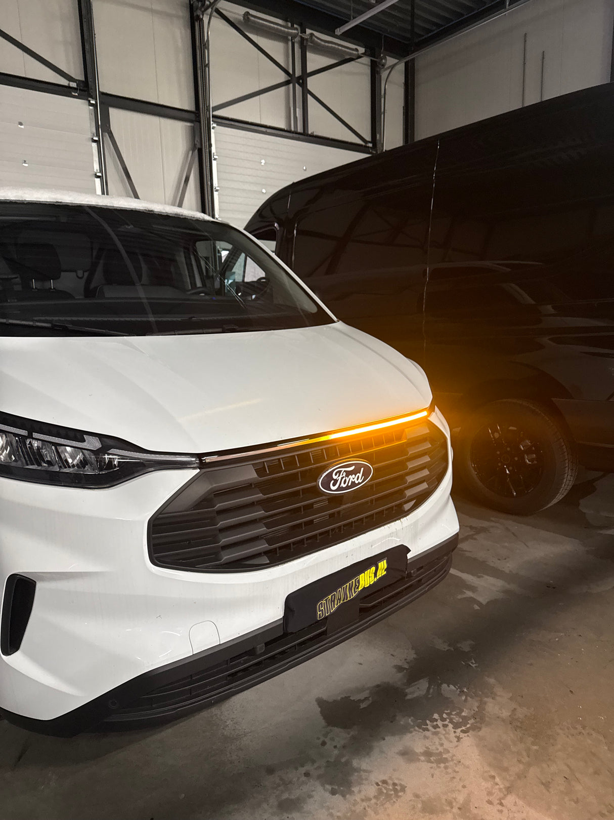 Ford Transit Custom Front Upper Grill met dagrijverlichting 2024+