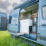 Moon Kitchen Solid Model 8 compleet geinstalleerd in bus